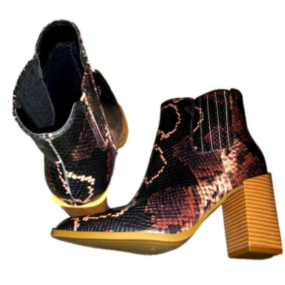 SNAKE SKIN MULTICOLOR BEAUTIFUL LADIES BOOTS SZ 6 - Picture 8 of 10